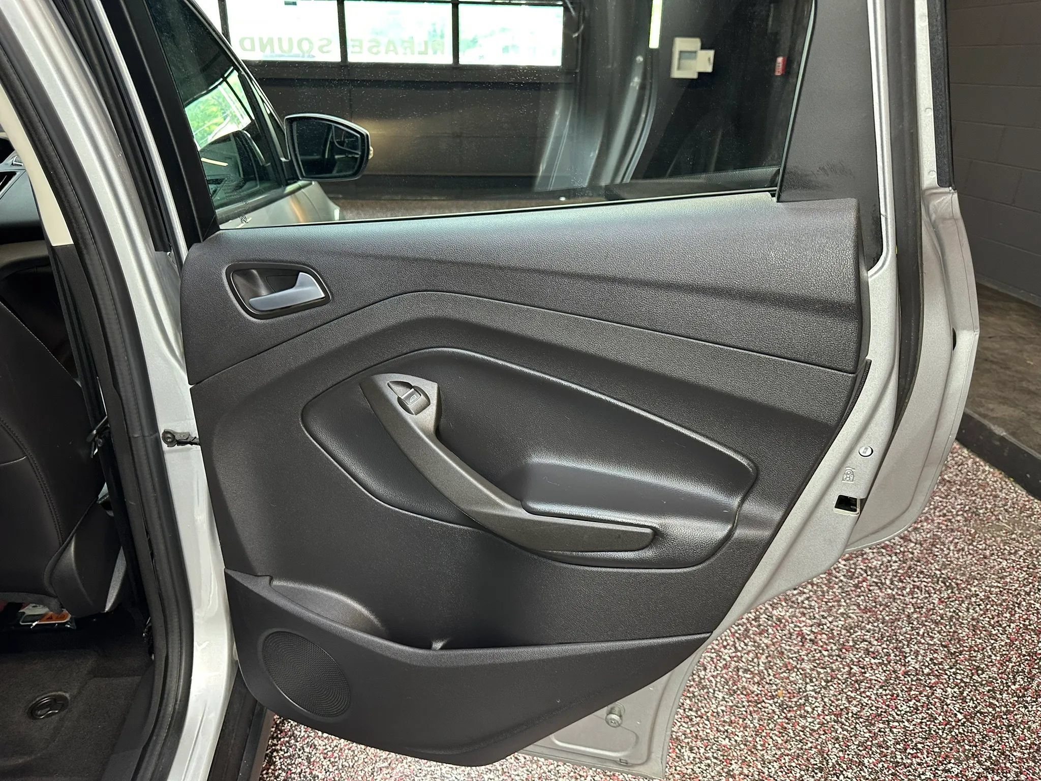 Used 2017 Ford C-MAX Energi SE w/ Equipment Group 402A FWD image 26