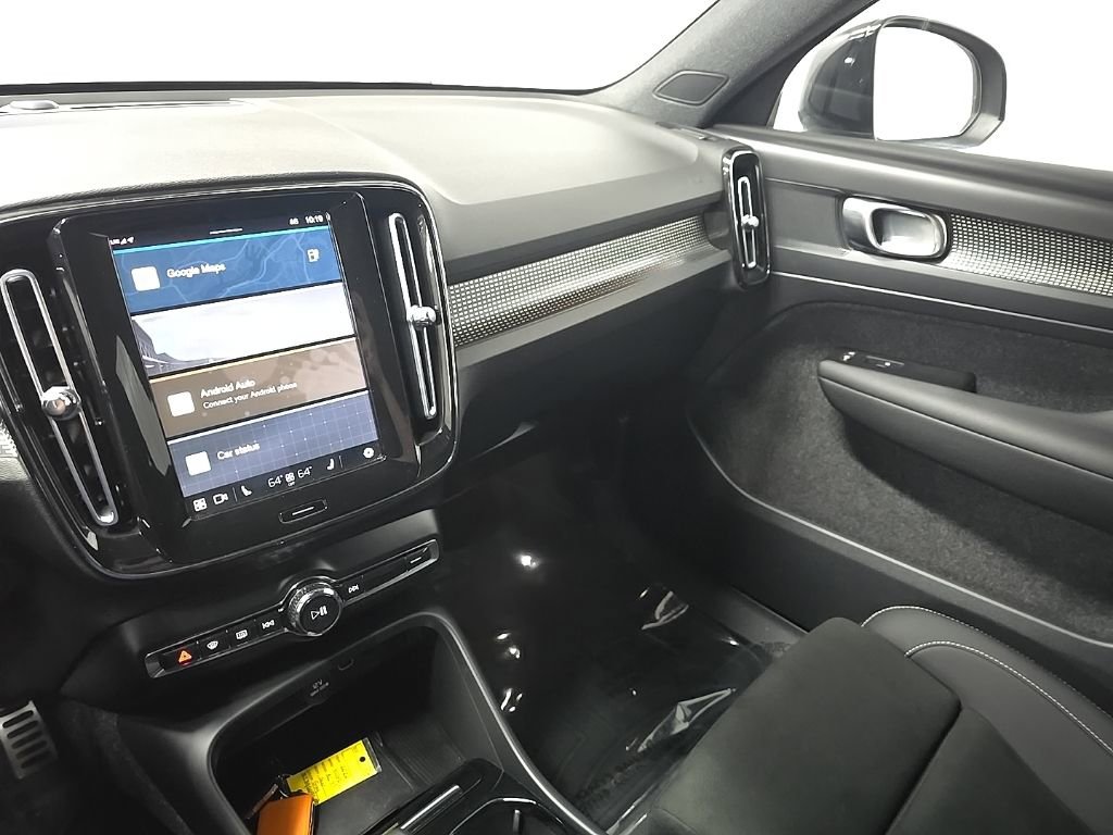 Used 2022 Volvo XC40 P8 Recharge Plus image 28