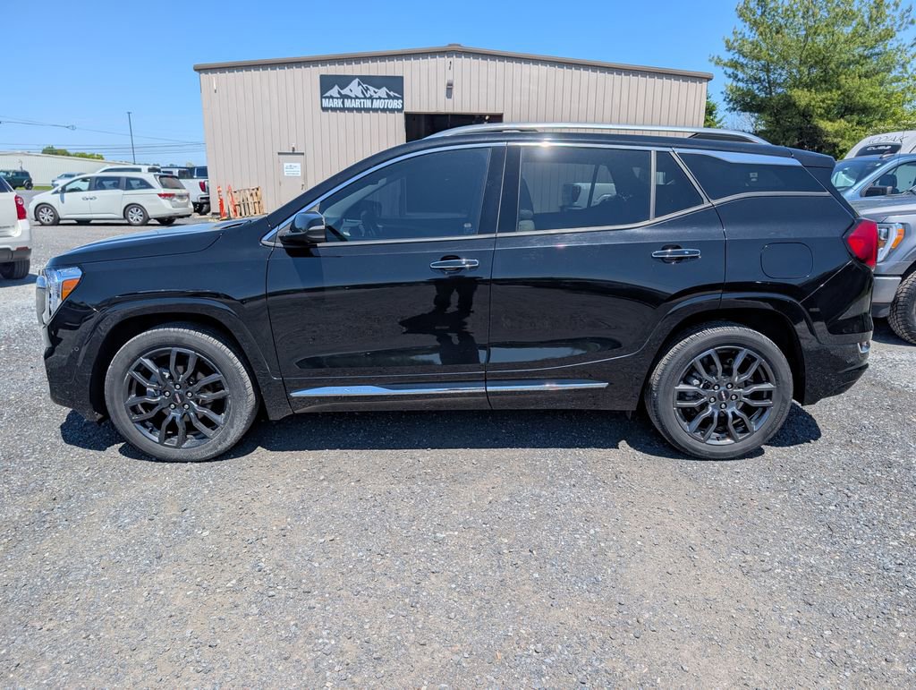 Used 2022 GMC Terrain Denali w/ Black Diamond Edition AWD/4WD image 3