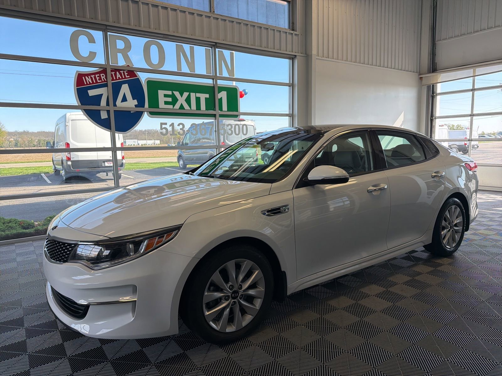 Used 2017 Kia Optima EX w/ Premium Package image 3