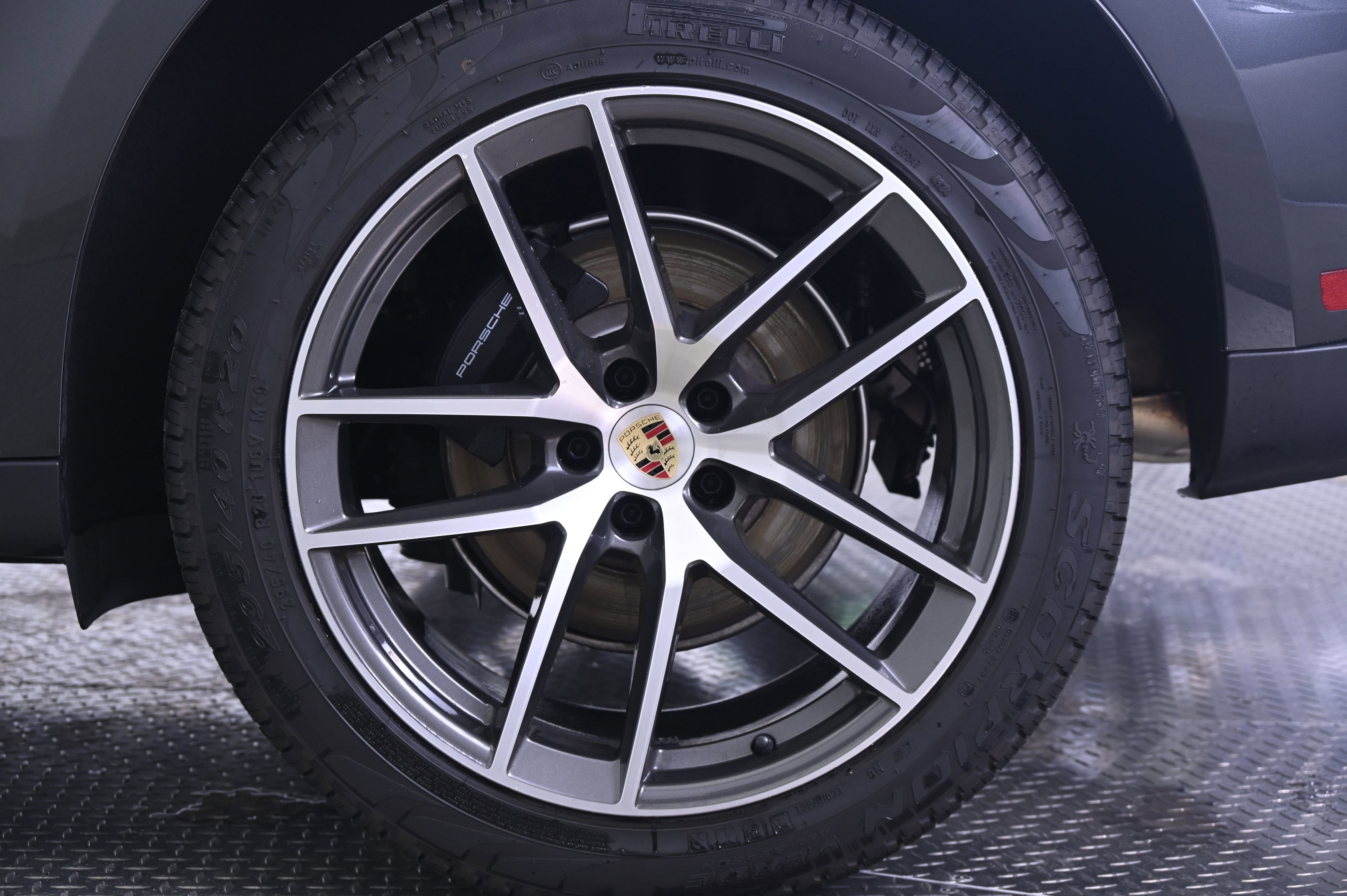 Certified 2025 Porsche Macan AWD/4WD image 12