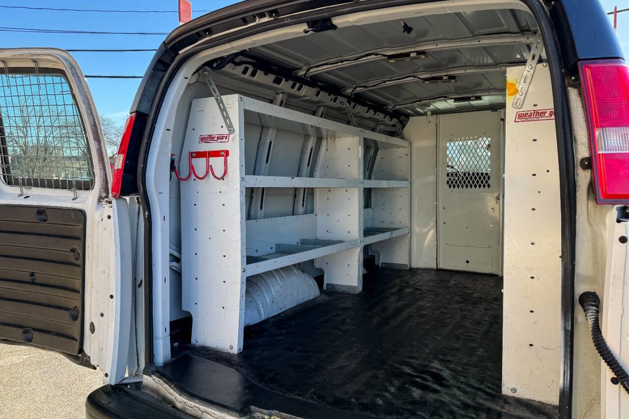 Used 2017 Chevrolet Express 2500 image 15