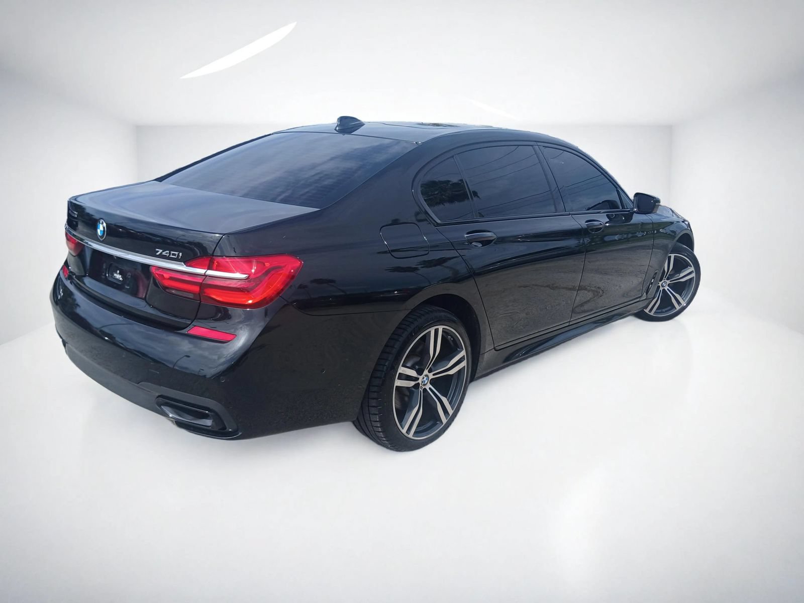Used 2019 BMW 740i w/ Executive Package RWD image 4