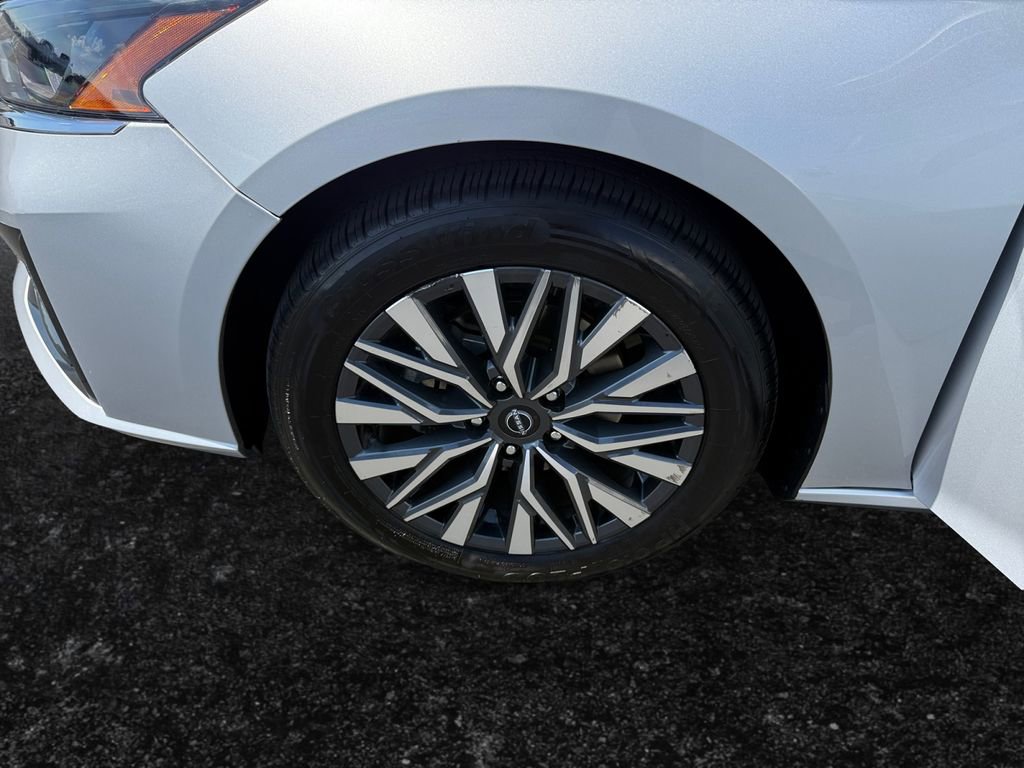 Used 2024 Nissan Altima 2.5 SV FWD image 9
