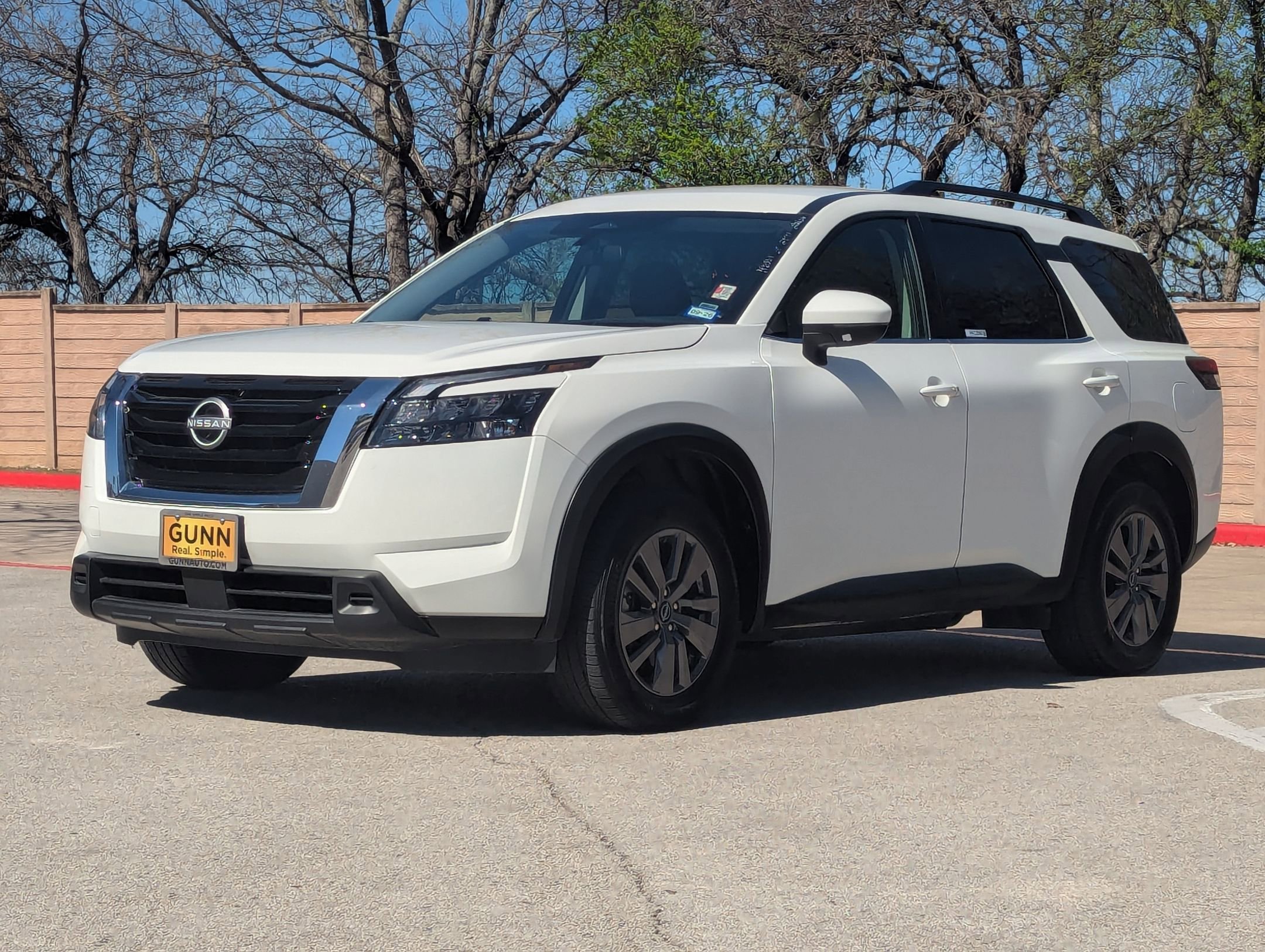 Used 2025 Nissan Pathfinder SV image 7