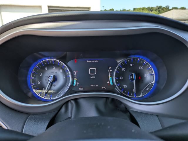 Used 2025 Chrysler Pacifica Select FWD image 11