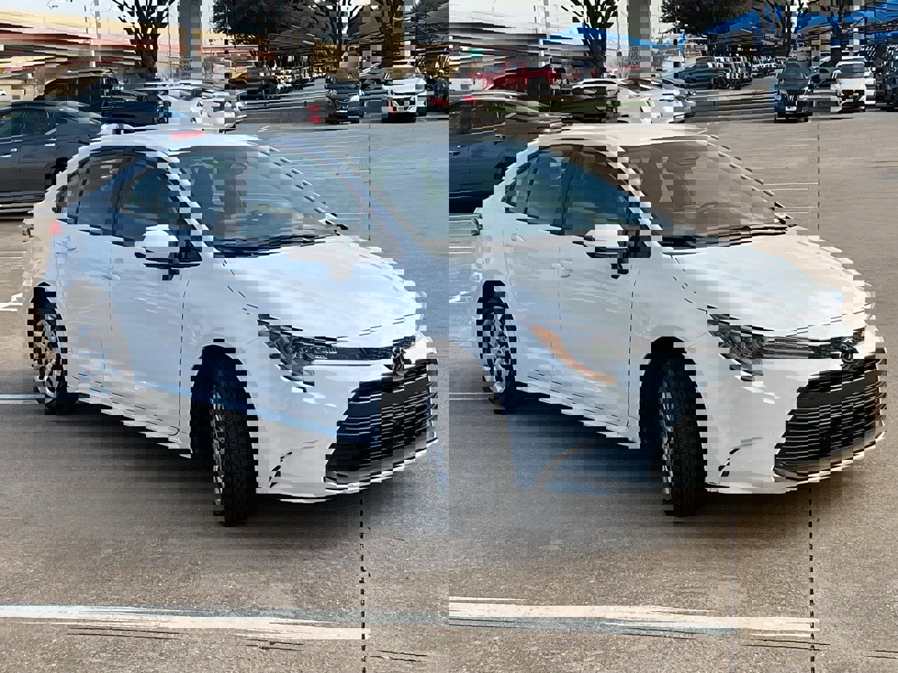 Used 2025 Toyota Corolla LE image 4