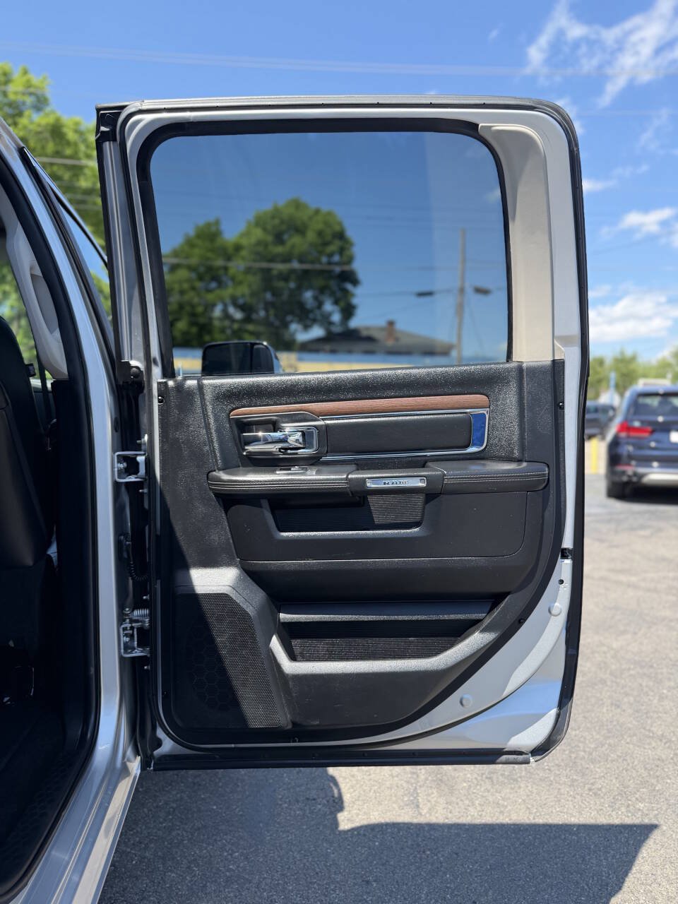 Used 2014 RAM 3500 Laramie AWD/4WD image 17