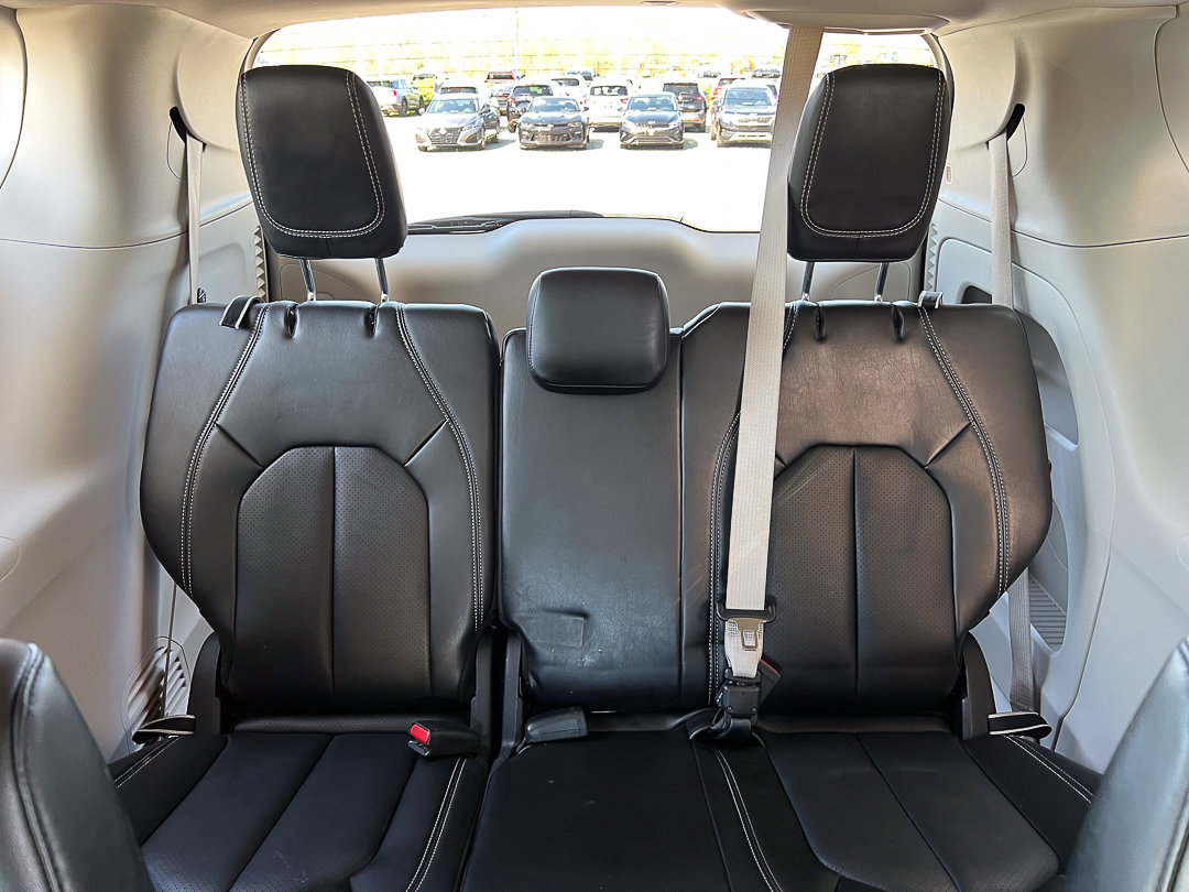 Used 2024 Chrysler Pacifica Touring-L image 32