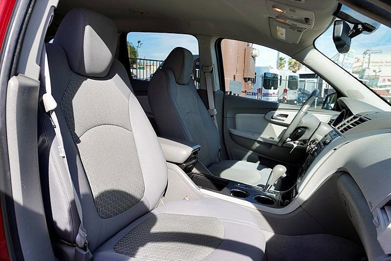 Used 2012 Chevrolet Traverse LT image 13