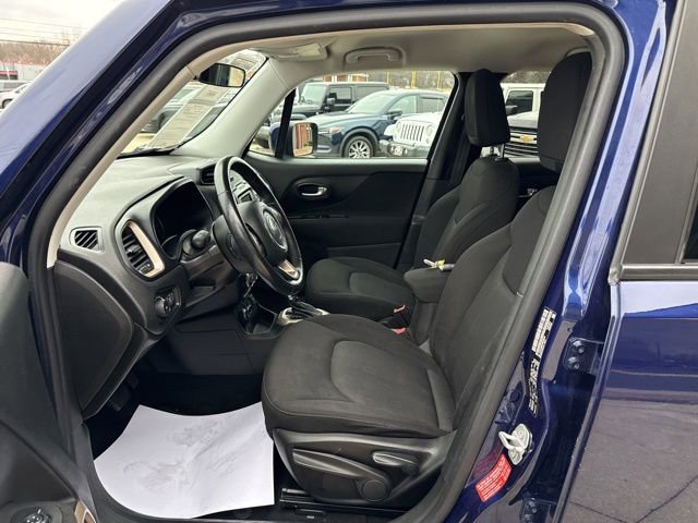 Used 2017 Jeep Renegade Latitude w/ Cold Weather Group image 23