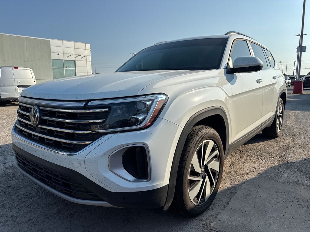 Used 2024 Volkswagen Atlas SE w/ Panoramic Sunroof Package FWD image 1