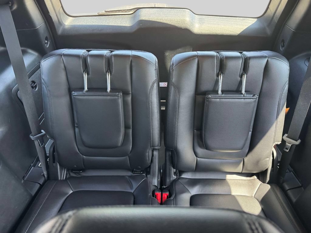Used 2018 Ford Explorer XLT w/ Equipment Group 202A AWD/4WD image 11