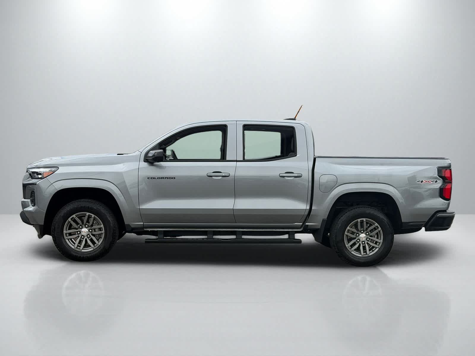 Used 2025 Chevrolet Colorado LT w/ LT Convenience Package AWD/4WD image 2