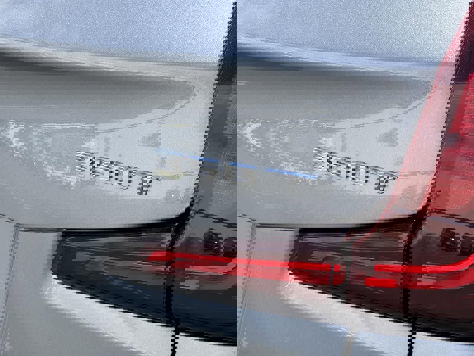 Used 2024 Cadillac XT4 Premium Luxury image 34