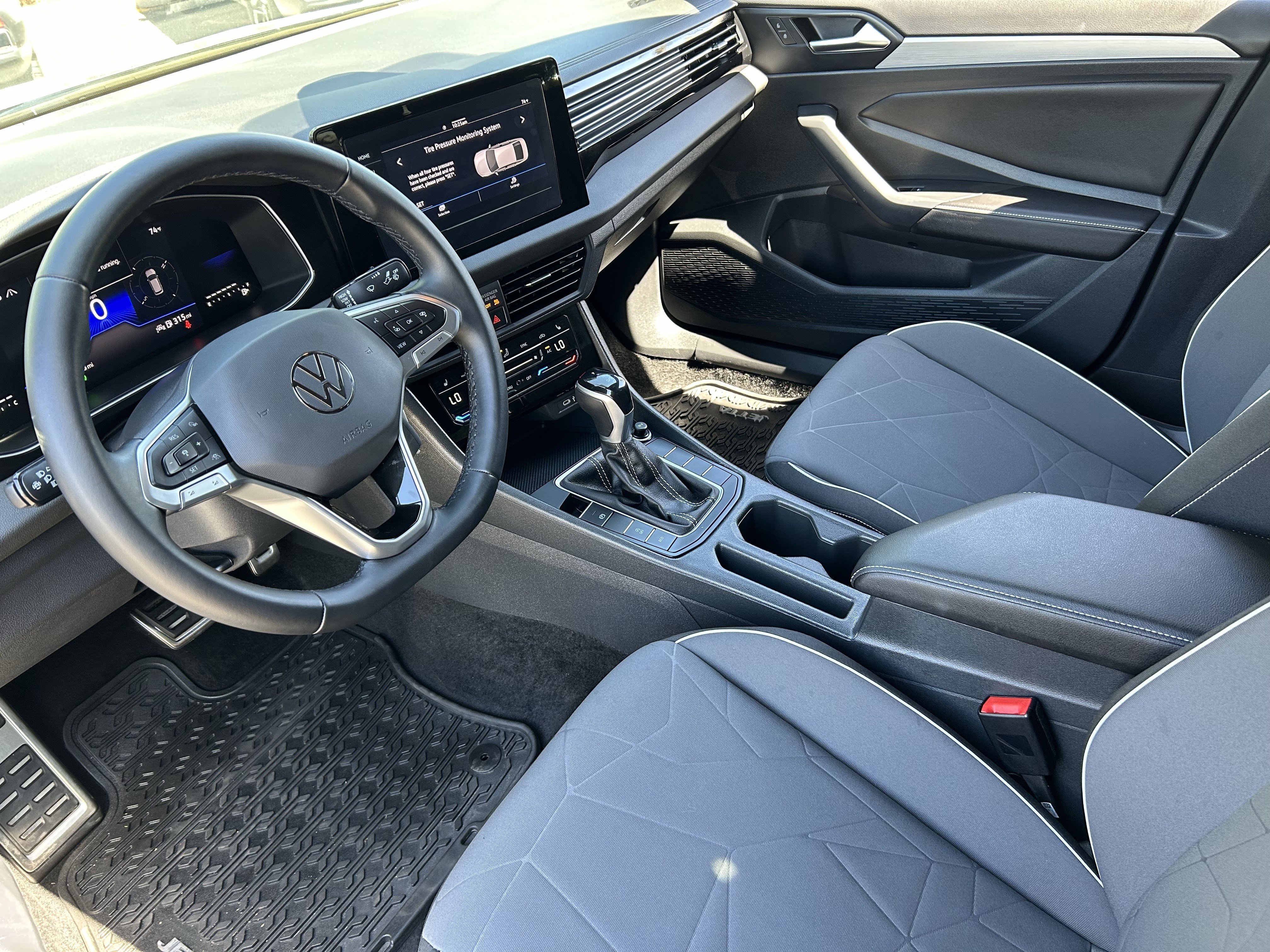 Used 2025 Volkswagen Jetta Sport image 16