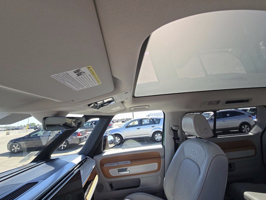 Used 2025 Volkswagen ID. Buzz 1st Edition AWD/4WD image 10