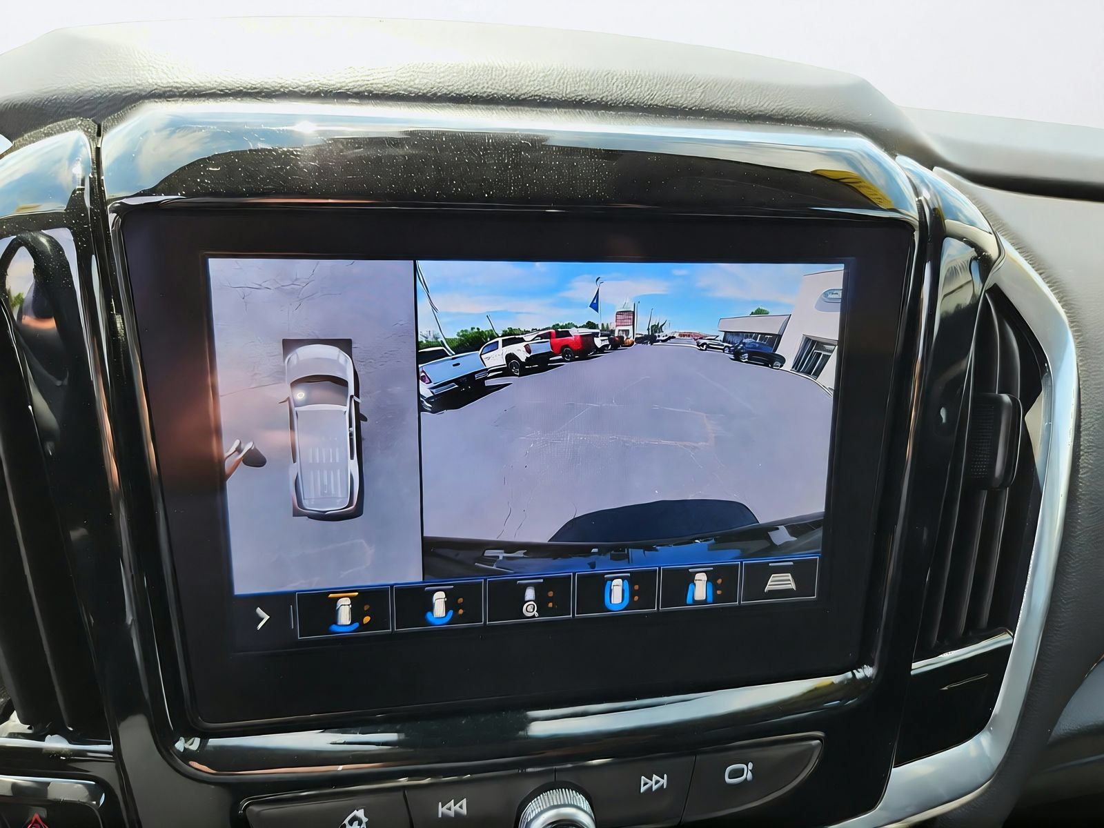 Used 2020 Chevrolet Traverse LT w/ LT Premium Package AWD/4WD image 19