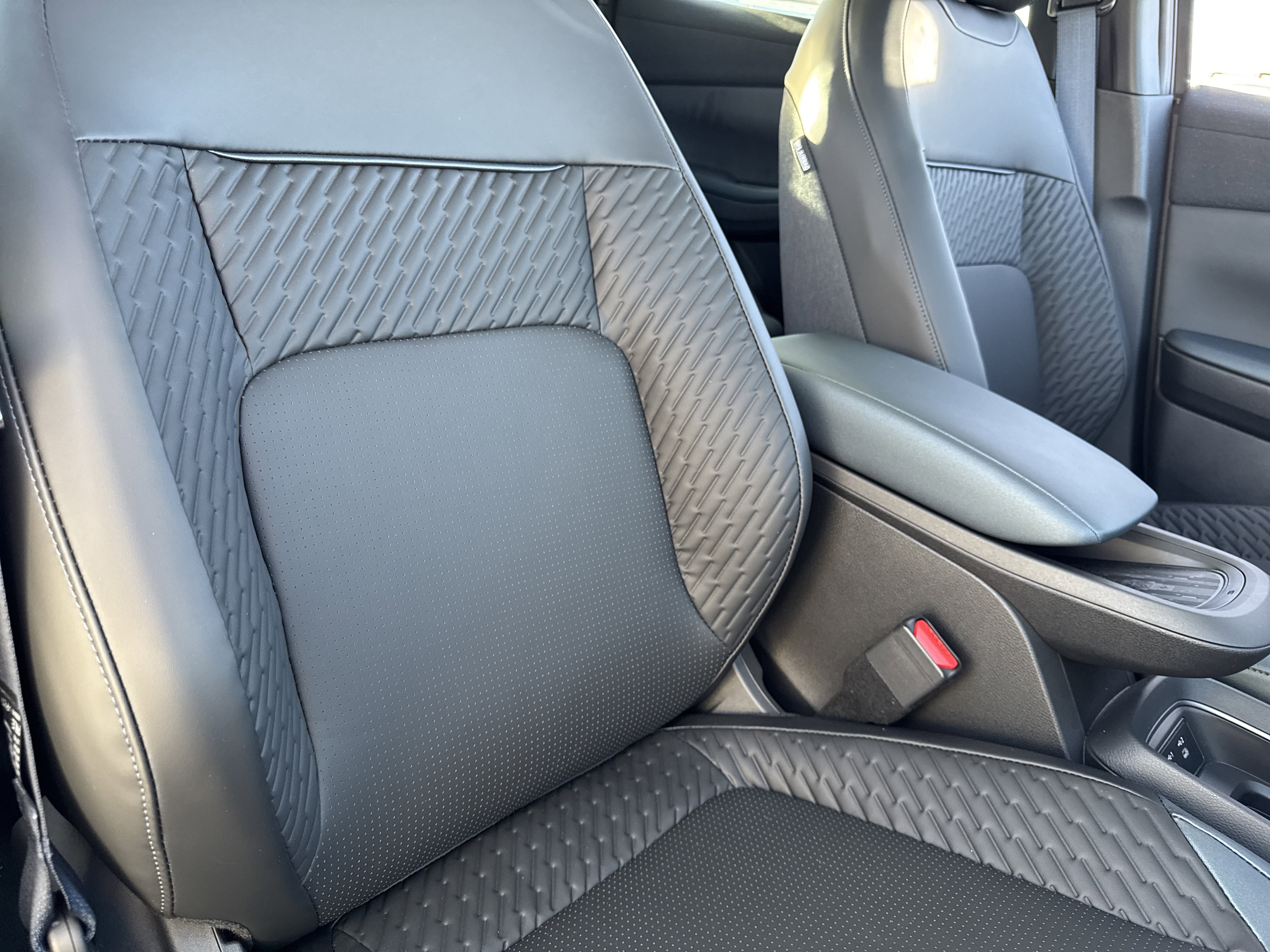 New 2026 Nissan Leaf Platinum+ w/ Cargo Package (Platinum+) FWD image 19