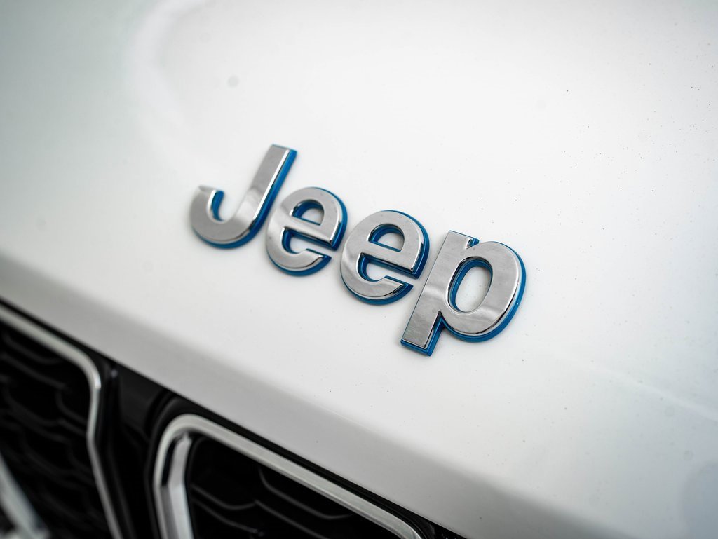 Used 2023 Jeep Grand Cherokee 4WD 4xe image 3