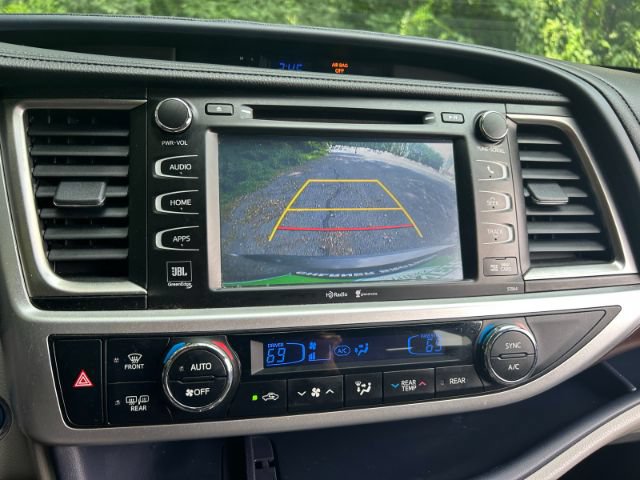 Used 2015 Toyota Highlander Limited Platinum AWD/4WD image 14