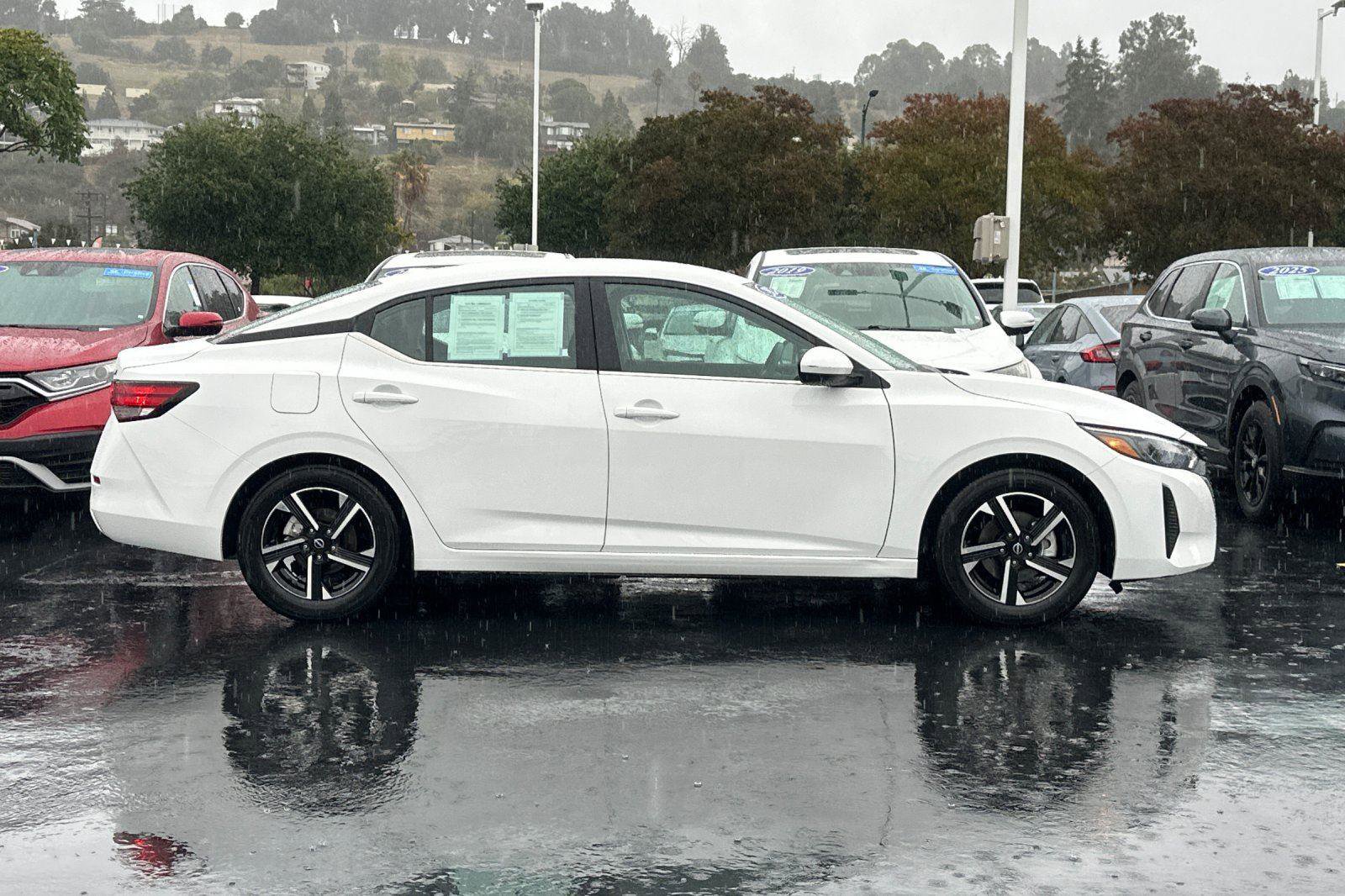 Used 2024 Nissan Sentra SV image 2