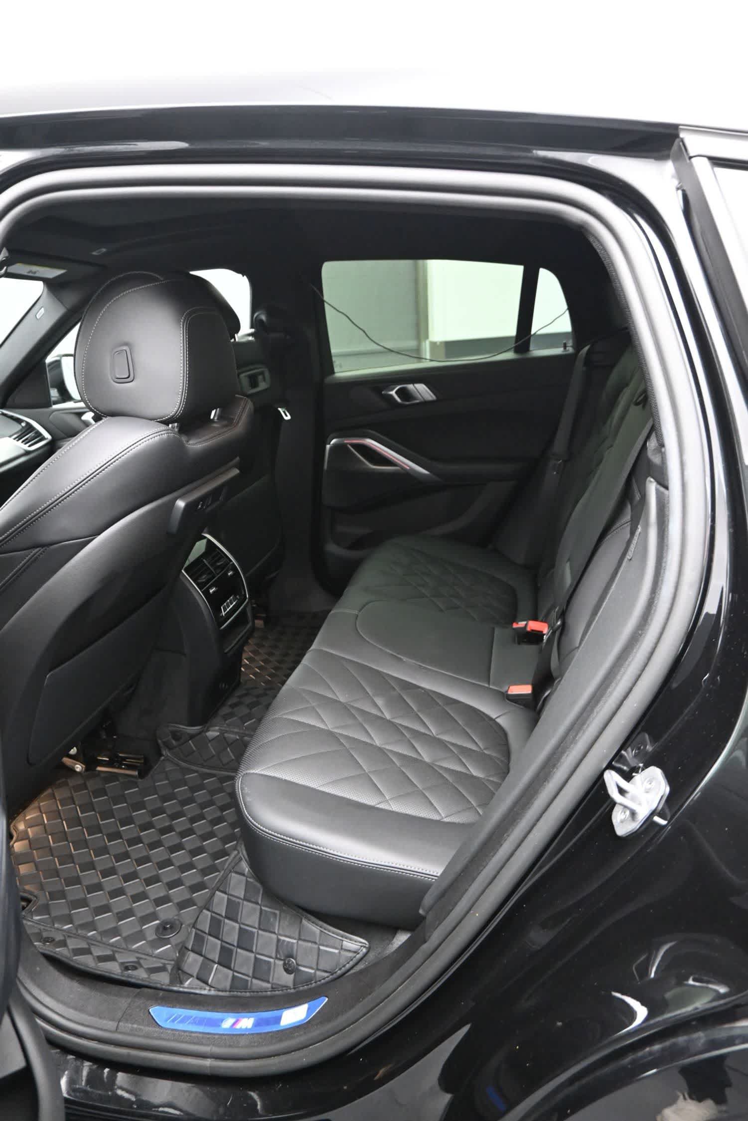 Used 2023 BMW X6 xDrive40i w/ M Sport Package AWD/4WD image 13