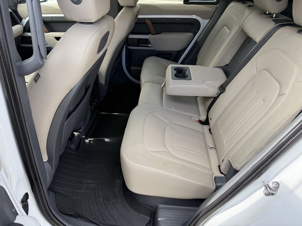 Used 2020 Land Rover Defender 110 SE image 10