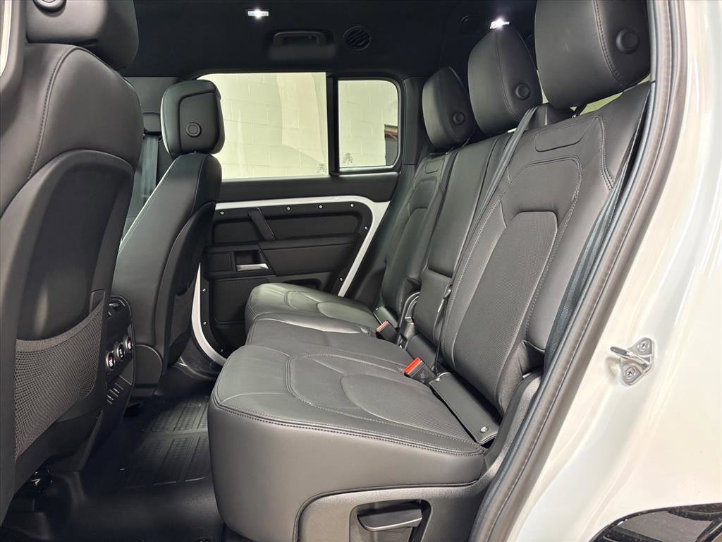 New 2026 Land Rover Defender 130 X-Dynamic SE image 29