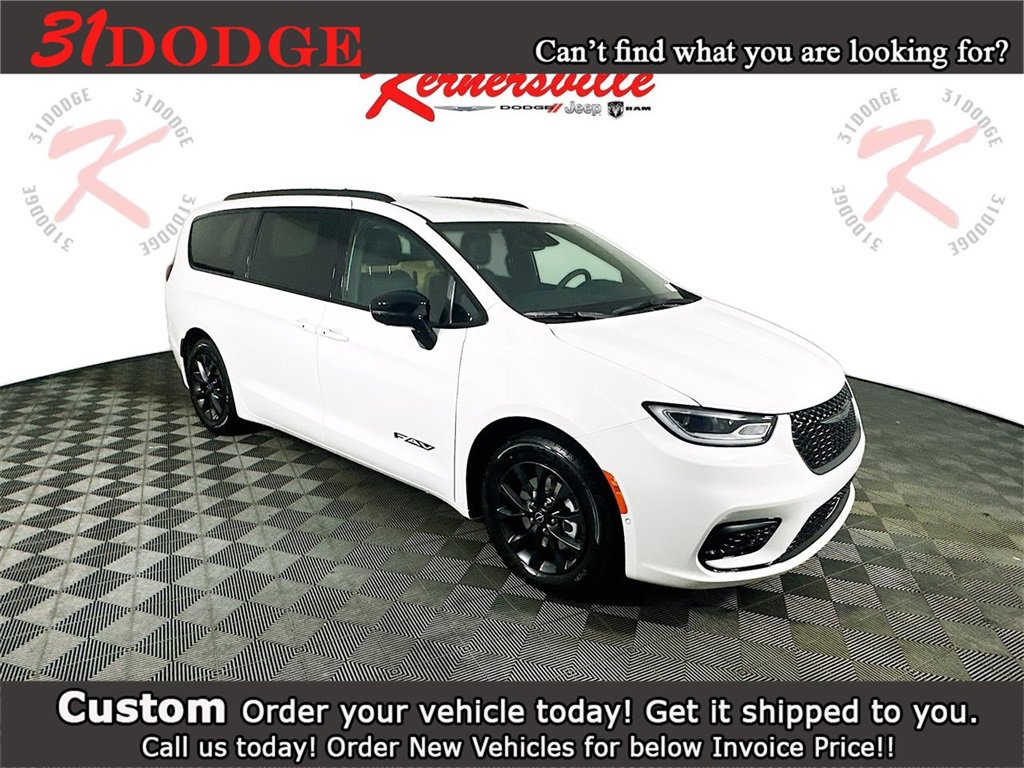 New 2025 Chrysler Pacifica Select w/ Fav Edition Package