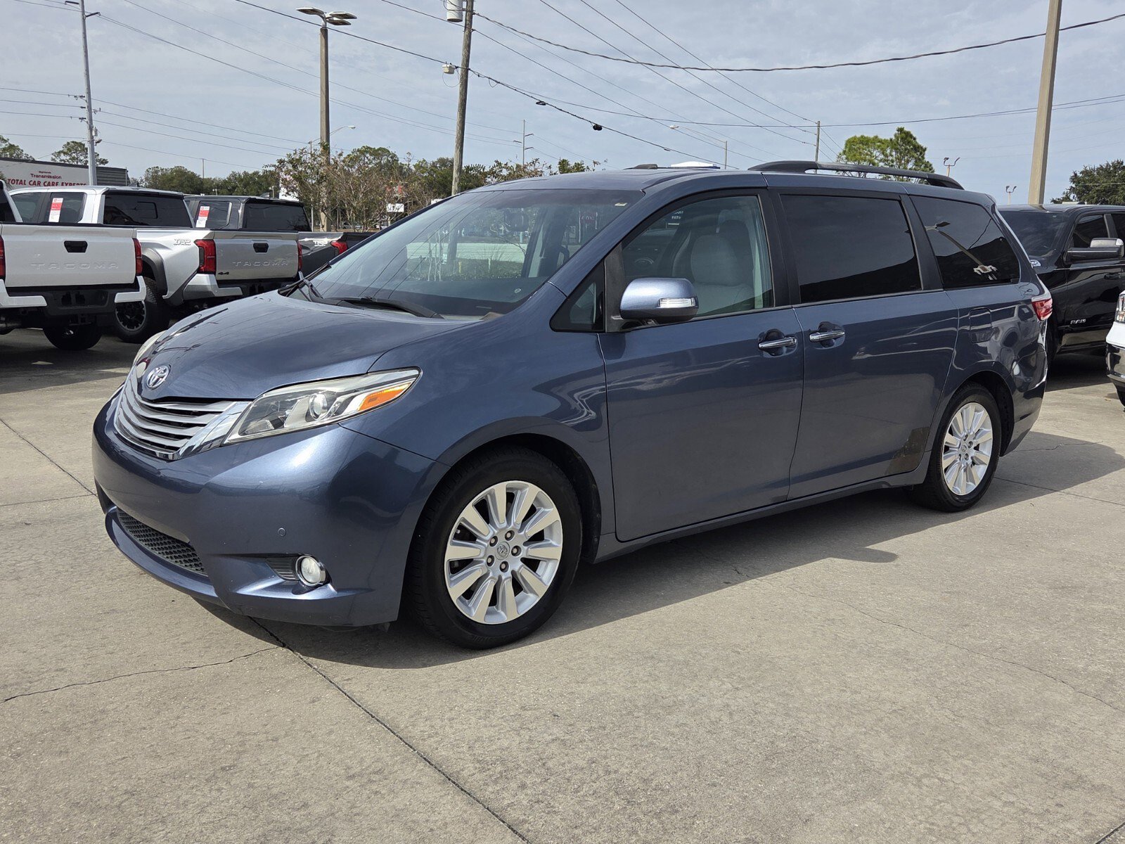 Used 2015 Toyota Sienna Limited image 3