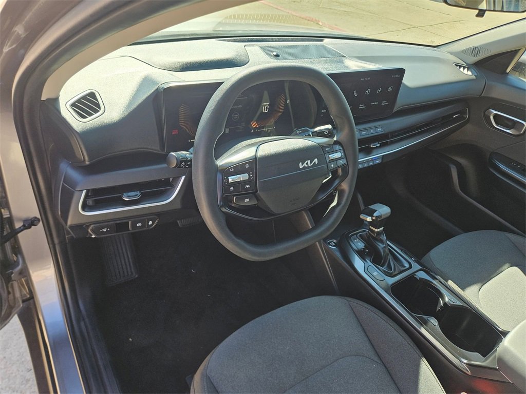 Used 2025 Kia K4 LXS image 13