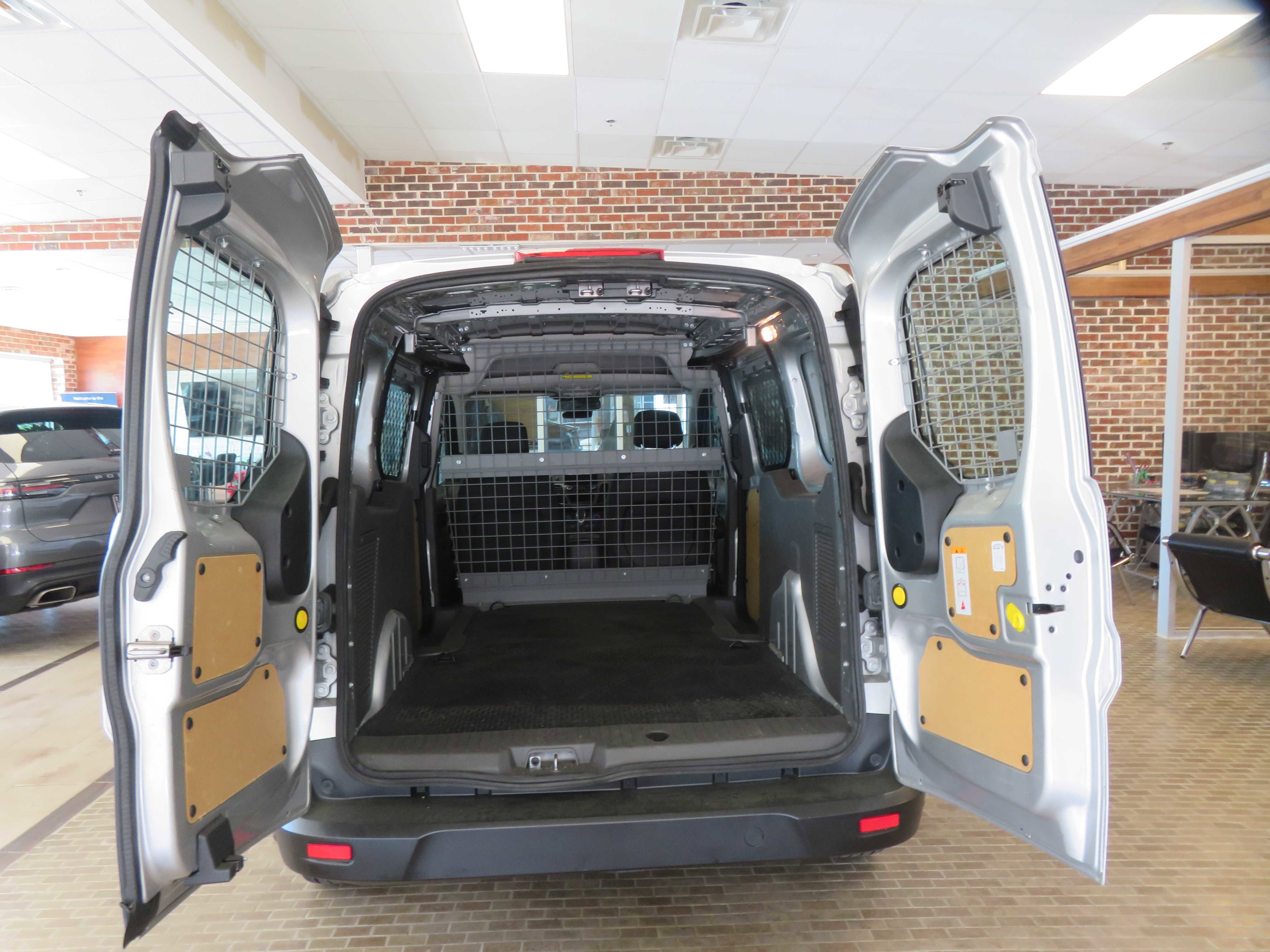 Used 2022 Ford Transit Connect XLT image 21