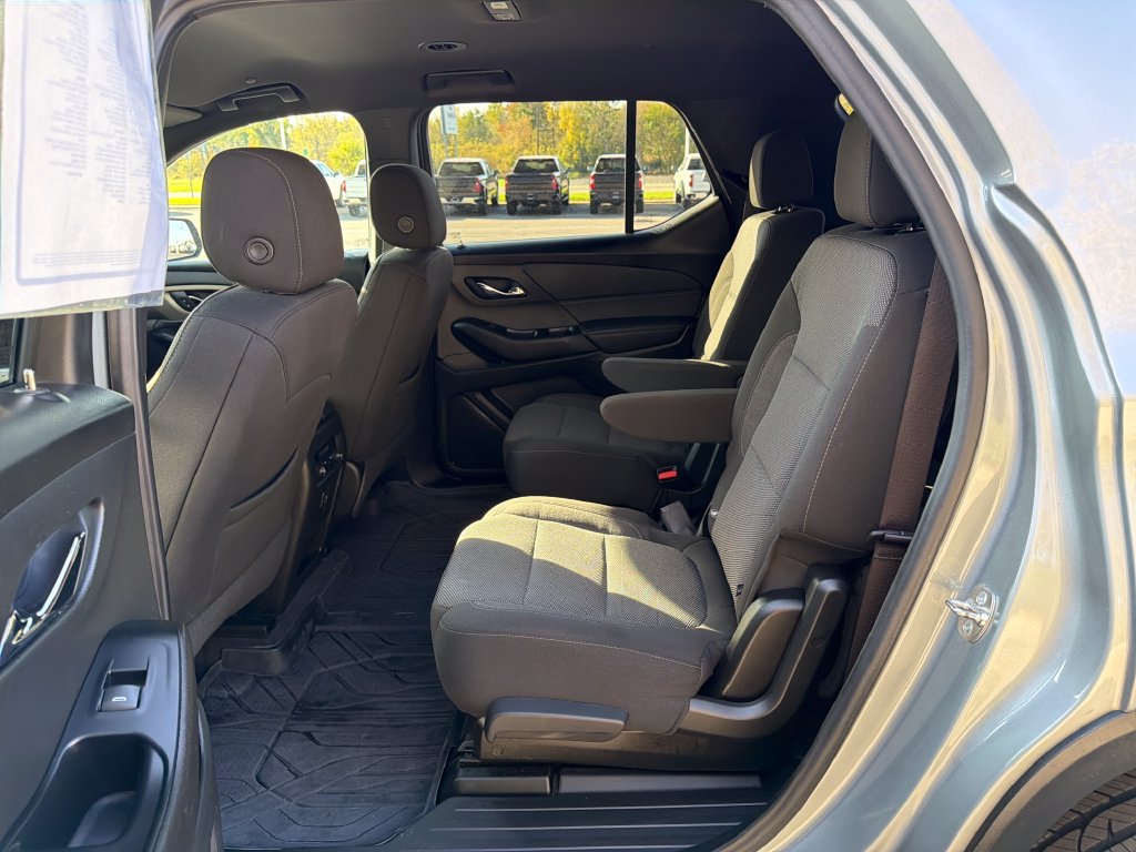 Used 2023 Chevrolet Traverse LT FWD image 28