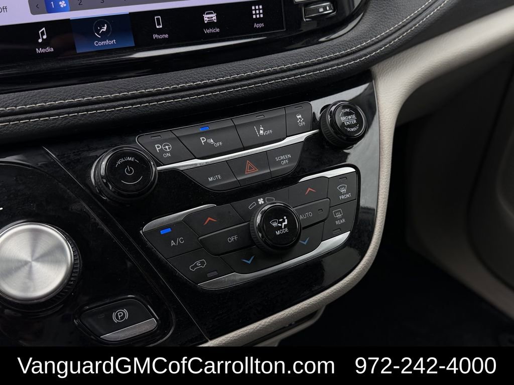 Used 2023 Chrysler Pacifica Touring-L FWD image 22