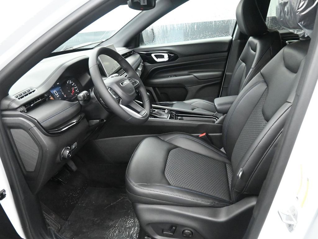 New 2026 Jeep Compass Latitude w/ Sun and Sound Group image 10