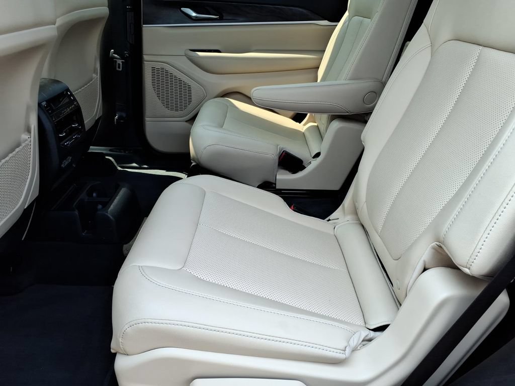 Certified 2025 Jeep Grand Cherokee L Limited w/ Luxury Tech Group II AWD/4WD image 16