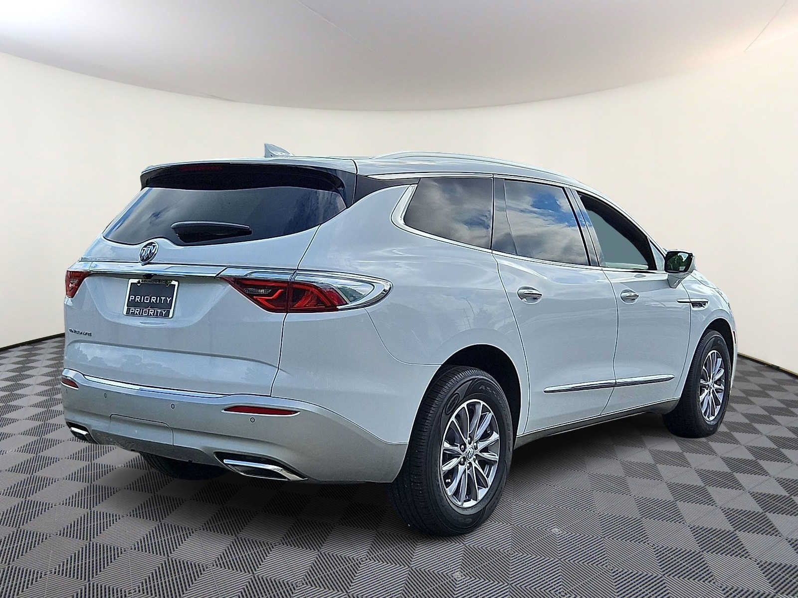 Used 2023 Buick Enclave Essence FWD image 4