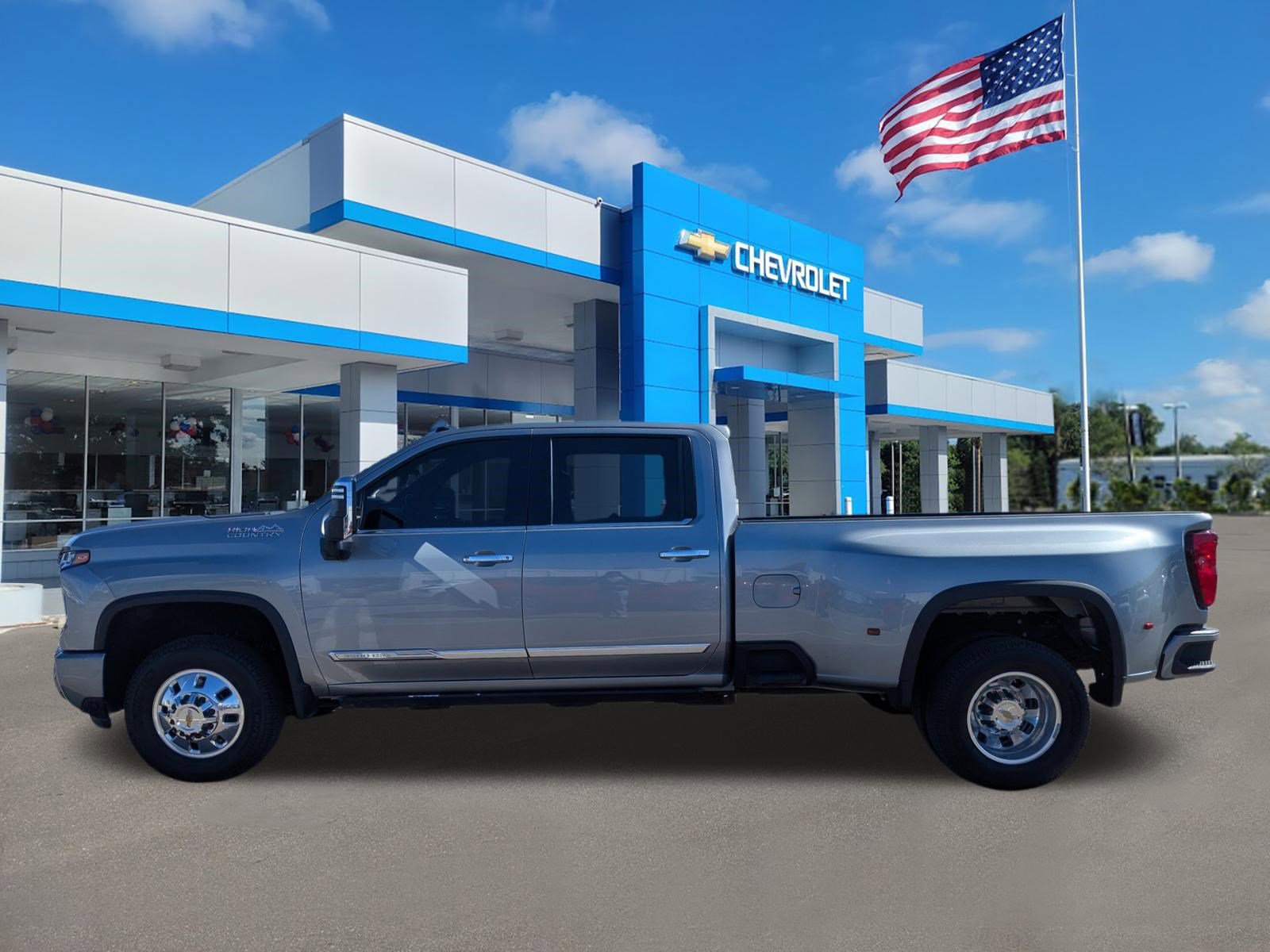Used 2024 Chevrolet Silverado 3500 High Country w/ High Country Premium Package image 7