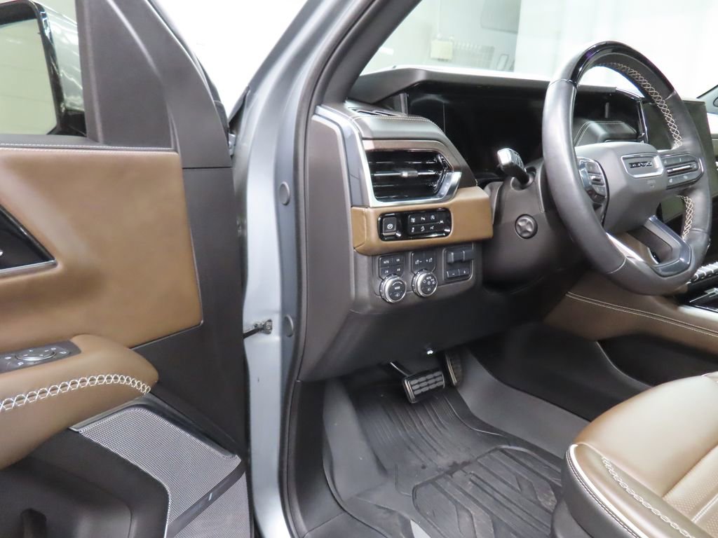 Used 2025 GMC Yukon XL Denali Ultimate AWD/4WD image 63