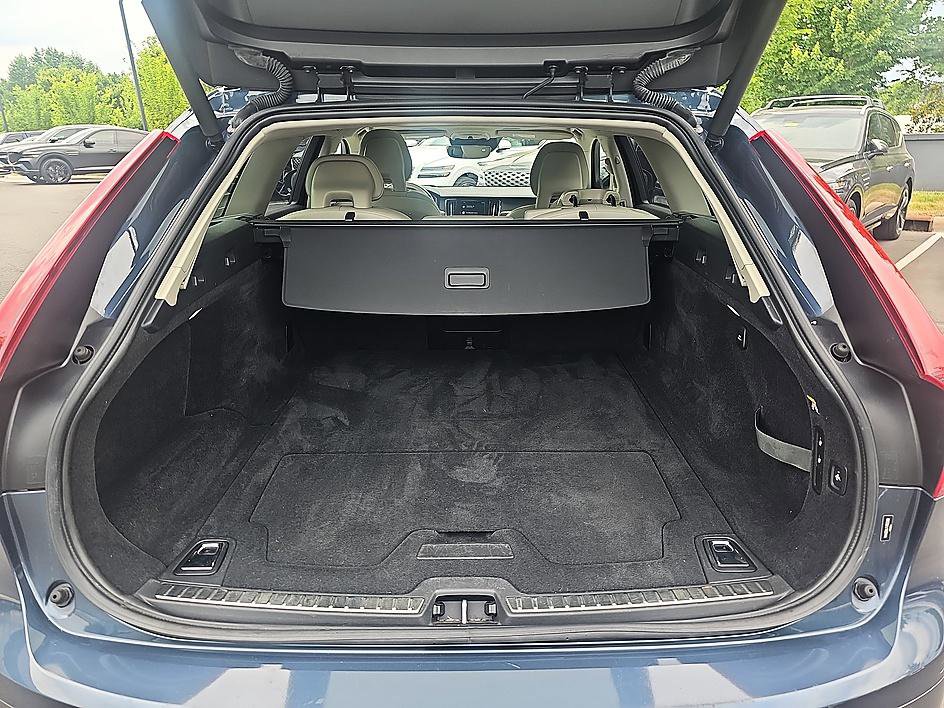 Used 2018 Volvo V90 T6 Cross Country w/ Convenience Package AWD/4WD image 31