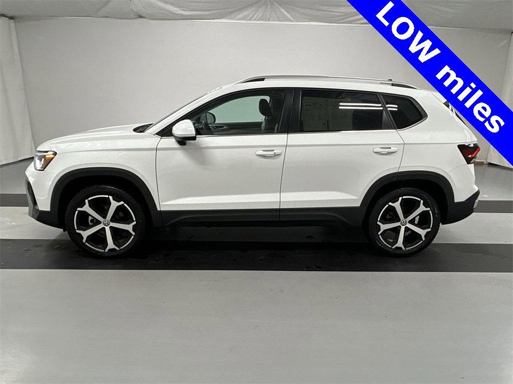 Certified 2025 Volkswagen Taos SEL image 7