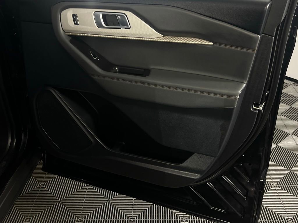 Used 2025 Ford Explorer Active image 37