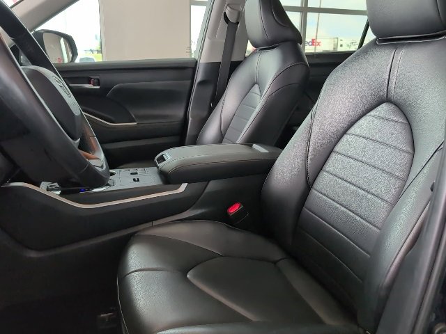 Certified 2024 Toyota Highlander XLE image 17