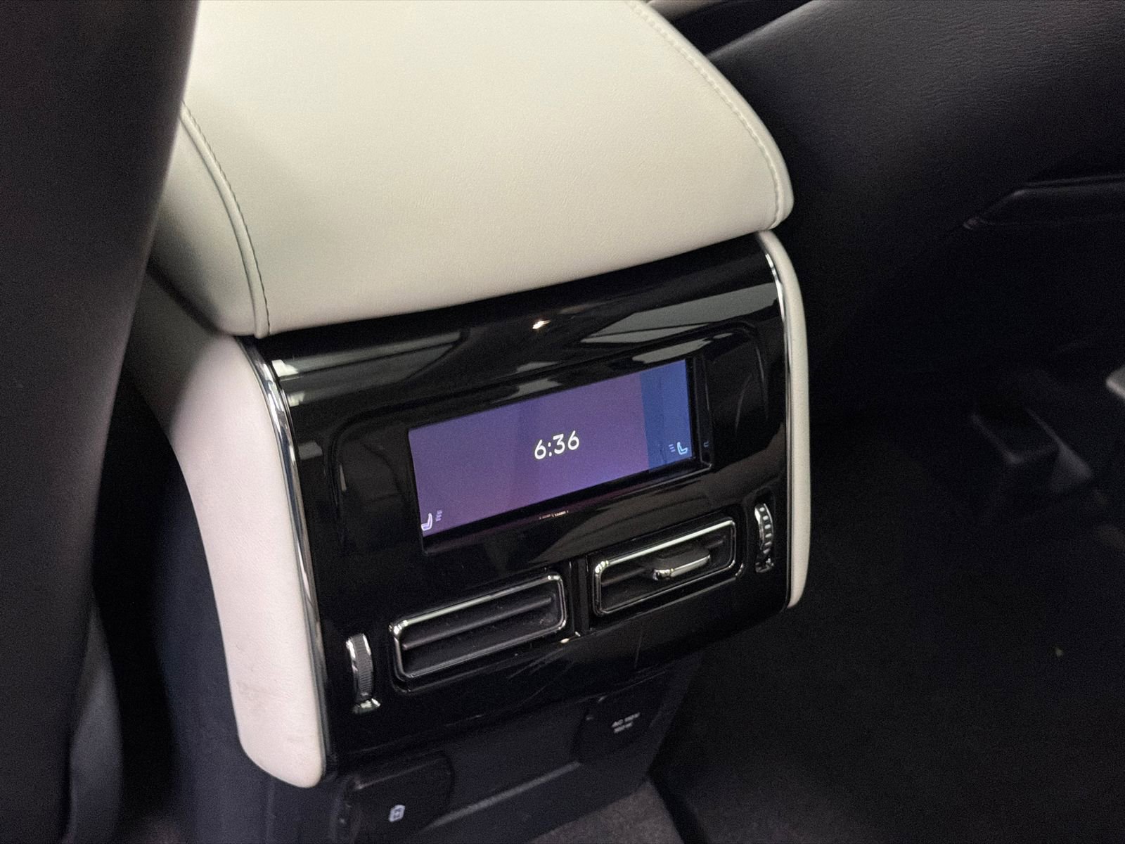 Used 2025 Lincoln Aviator Reserve w/ Equipment Group 201A AWD/4WD image 18