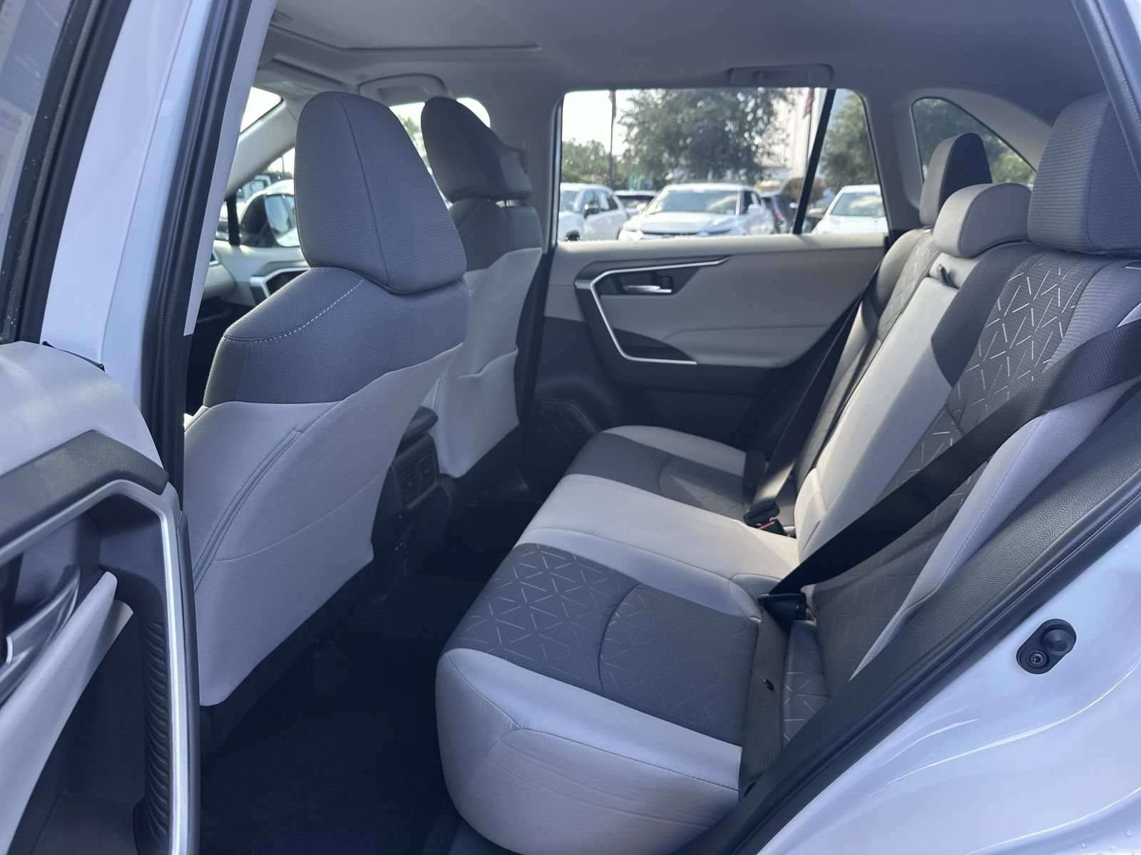 Used 2025 Toyota RAV4 XLE w/ Convenience Package FWD image 31