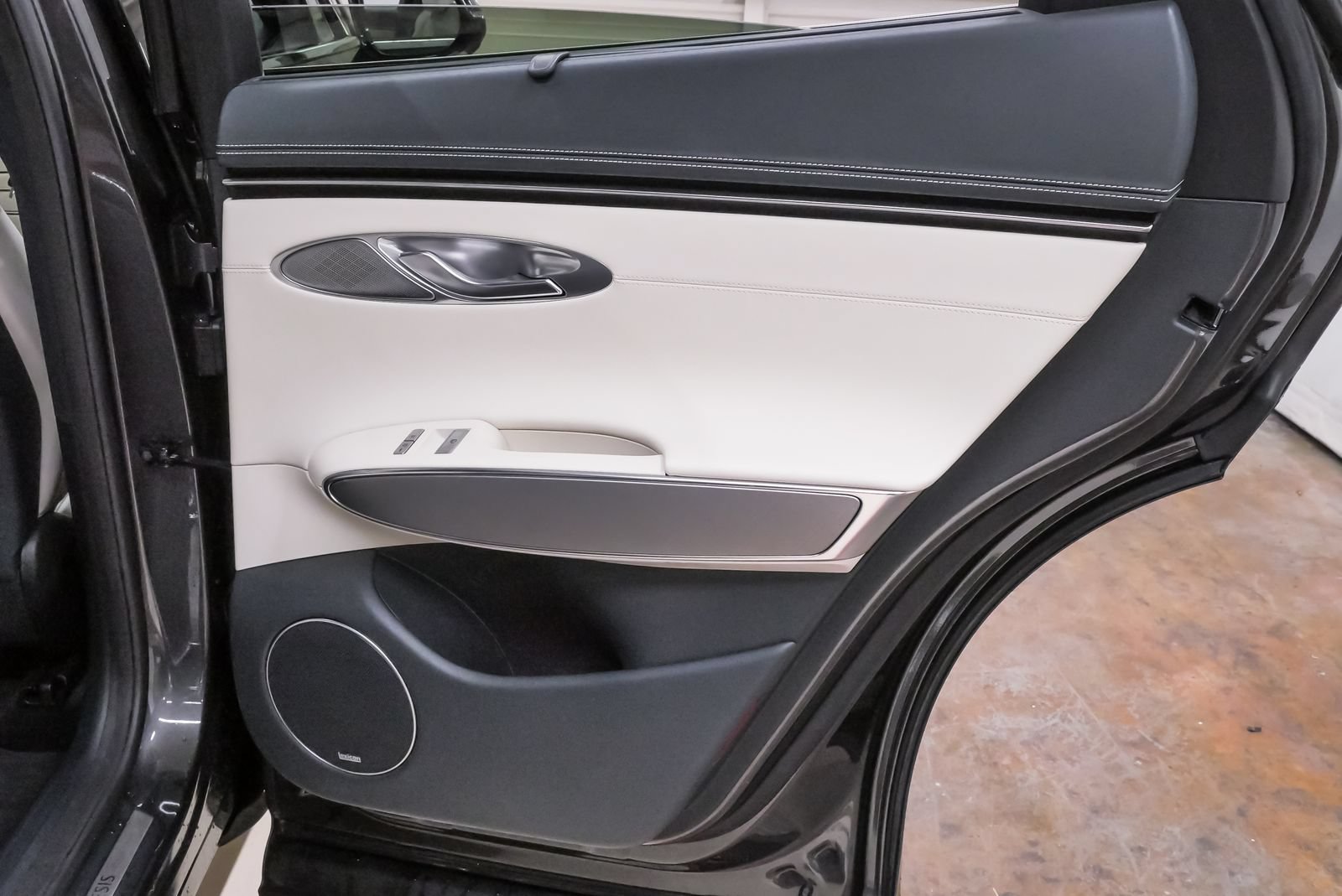 Certified 2023 Genesis Electrified GV70 w/ Prestige Package AWD/4WD image 29