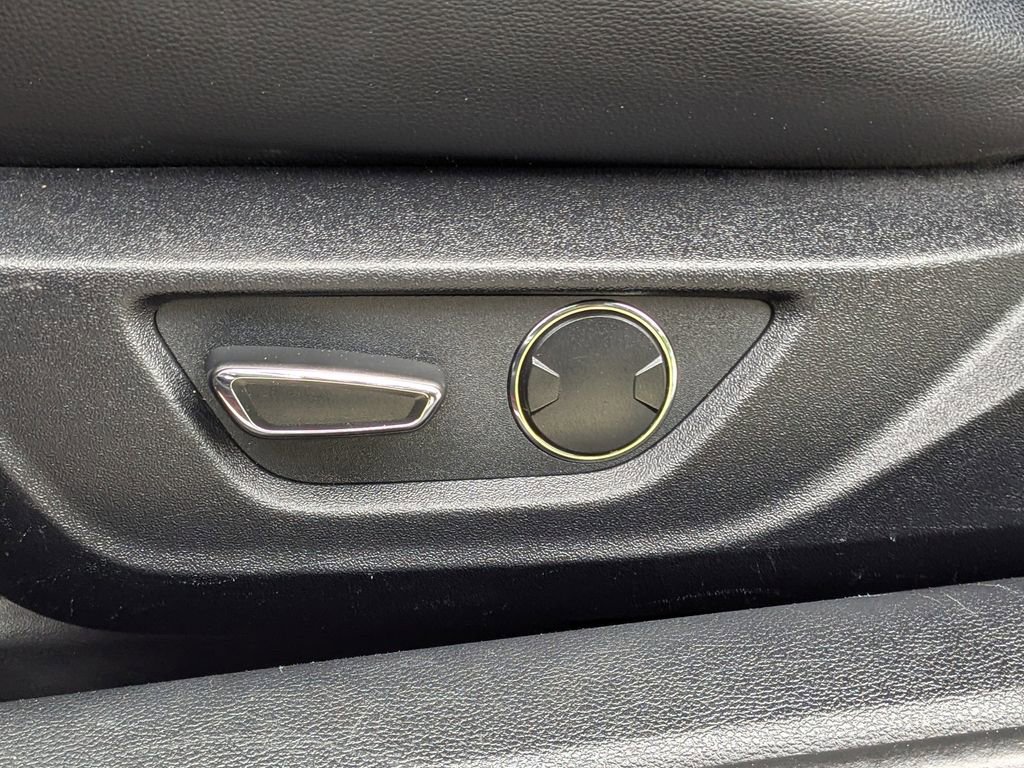 Used 2017 Ford Mustang Premium image 18