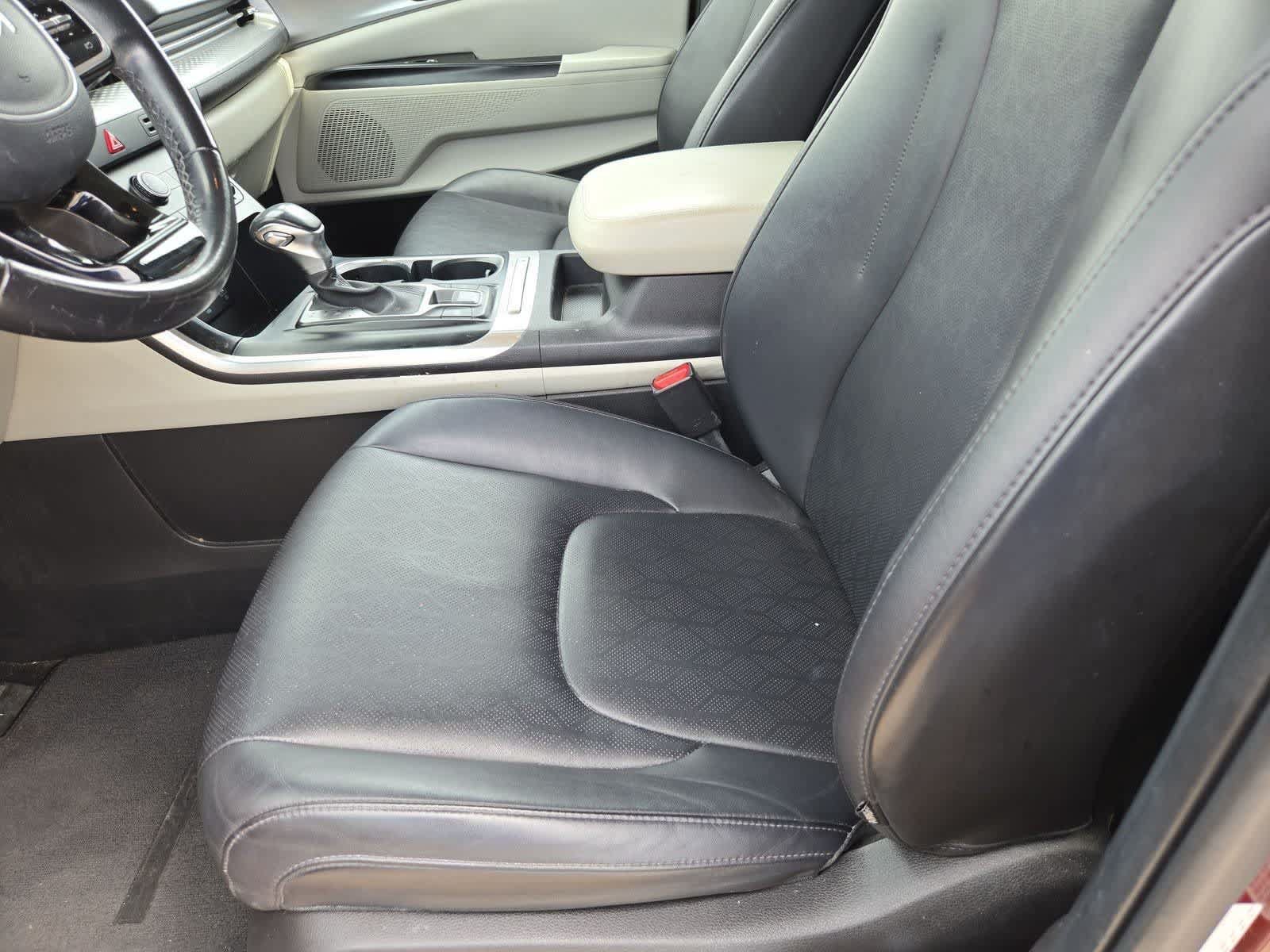 Certified 2022 Kia Carnival LX FWD image 14