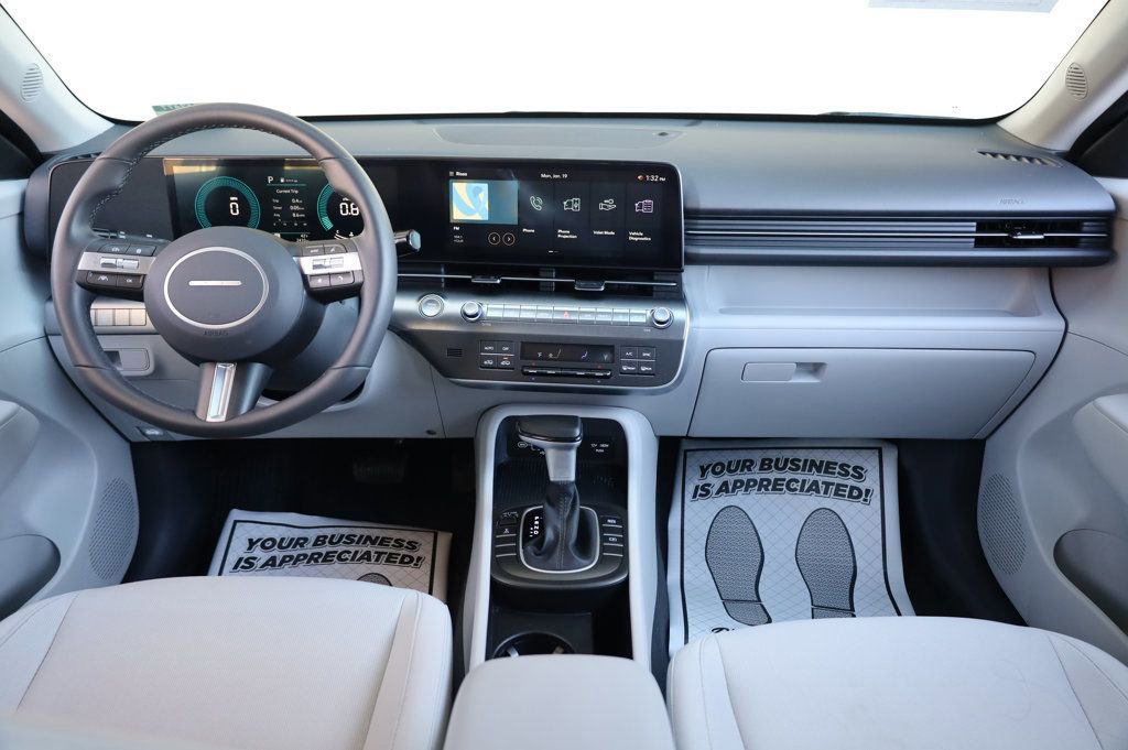 Used 2025 Hyundai Kona SEL image 25